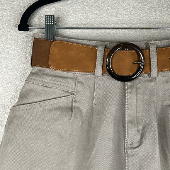 Tan Minimalist Safari Style Casual High Waist Summer Shorts with Belt Size 6 - Picture 2 of 5